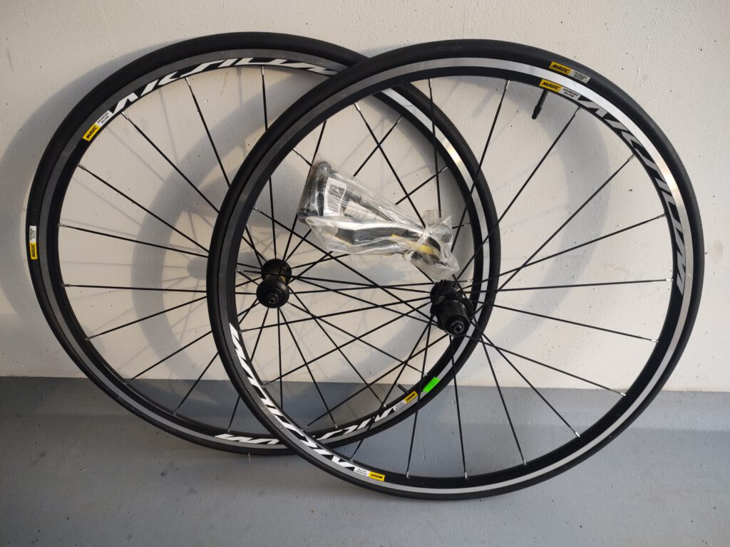 Mavic Aksium Elite Laufradsatz + Mavic Reifen - NOS