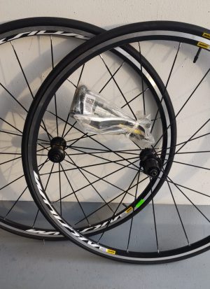 Mavic Aksium Elite Laufradsatz + Mavic Reifen - NOS