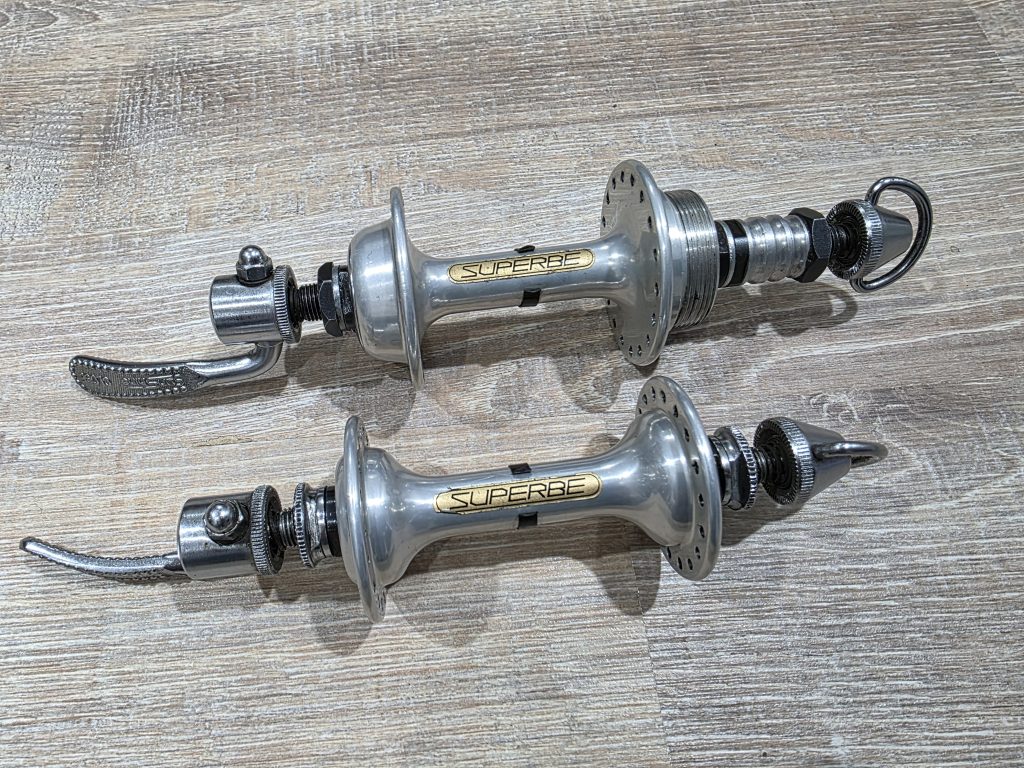 Suntour Superbe Naben + Schnellspanner