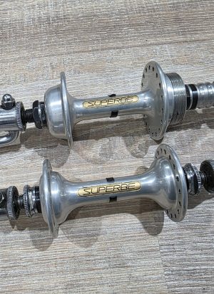 Suntour Superbe Naben + Schnellspanner
