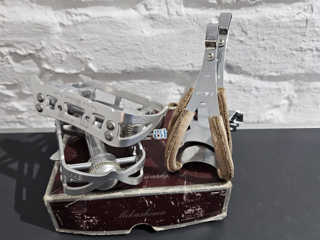 MKS - Unique Royal Pedale + Haken  NOS - NEU