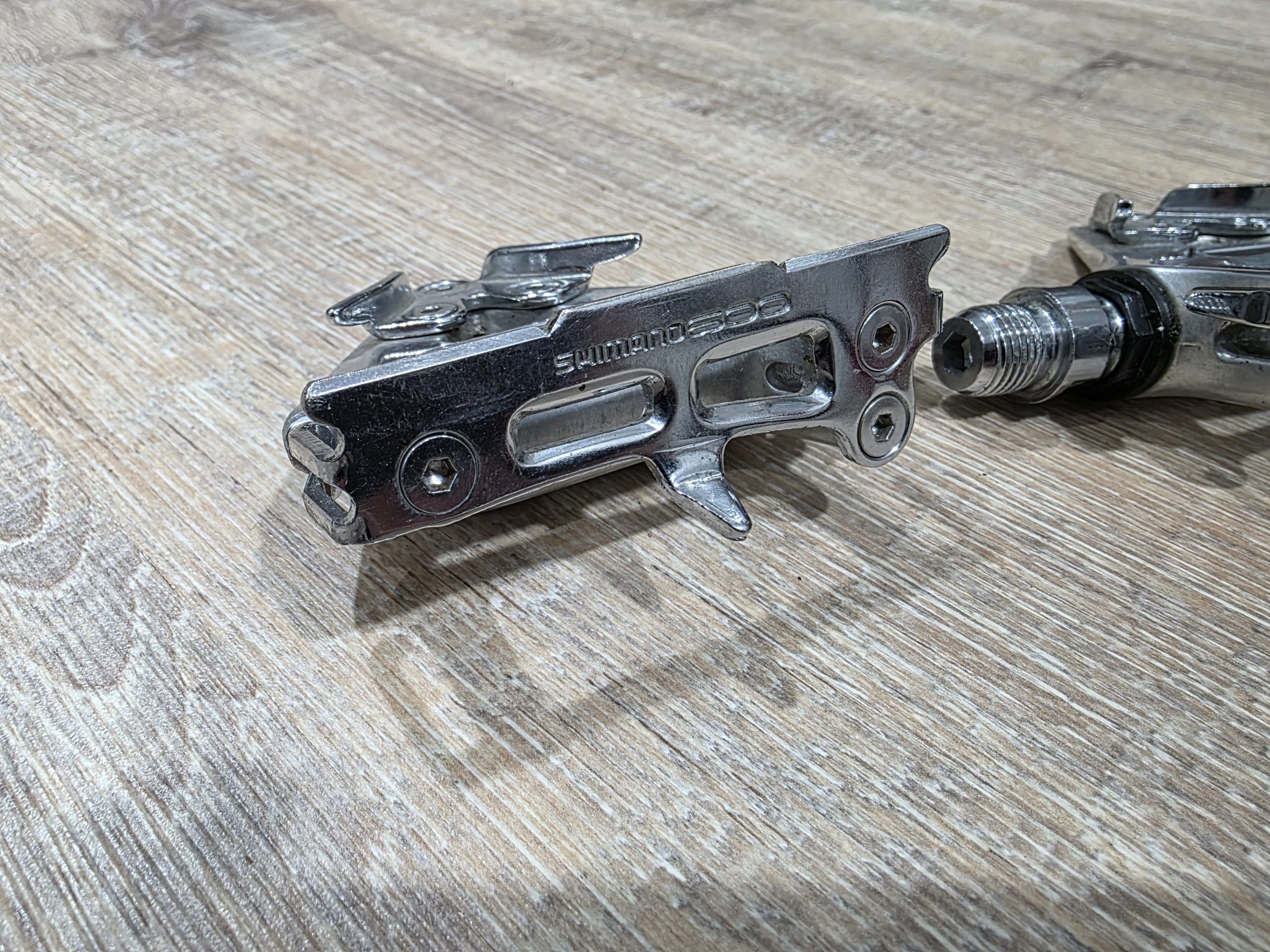 Shimano 600 Ultegra (Tricolor) Pedale – PD 6400