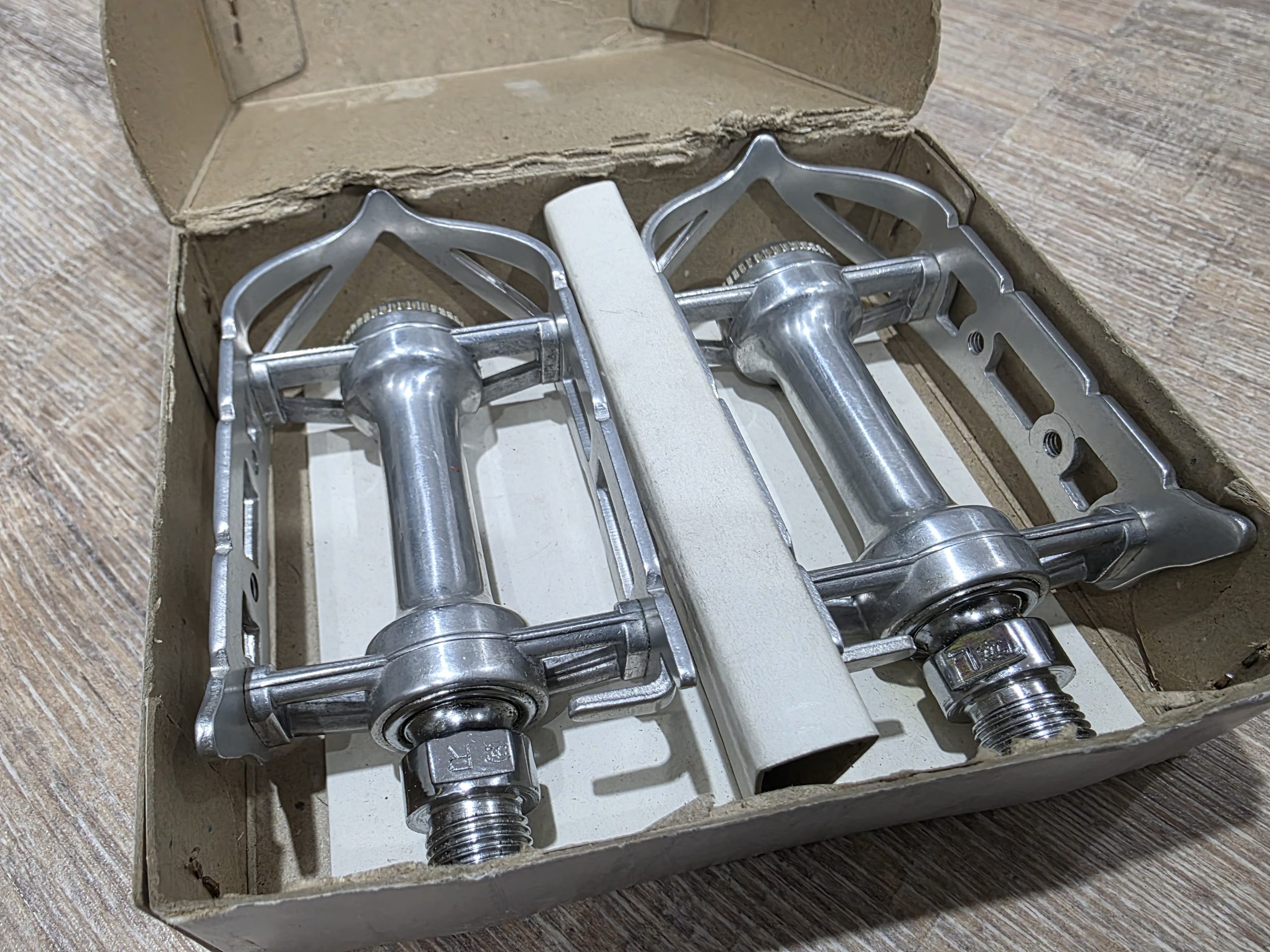 MKS – Unique Royal Pedale + Haken NOS – NEU